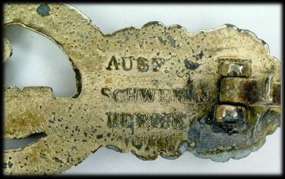 Kriegsmarine U-boat front clasp in bronze by Schwerin Berlin